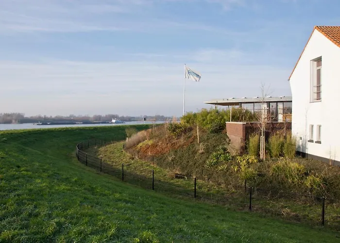 B&B Pompgebouw Aan De Rijn