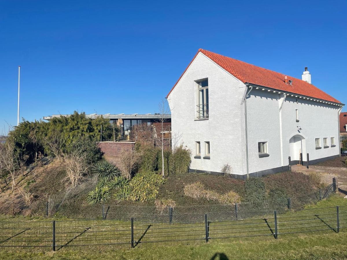 Pompgebouw Aan De Rijn Alojamento de Acomodação e Pequeno-almoço Tolkamer