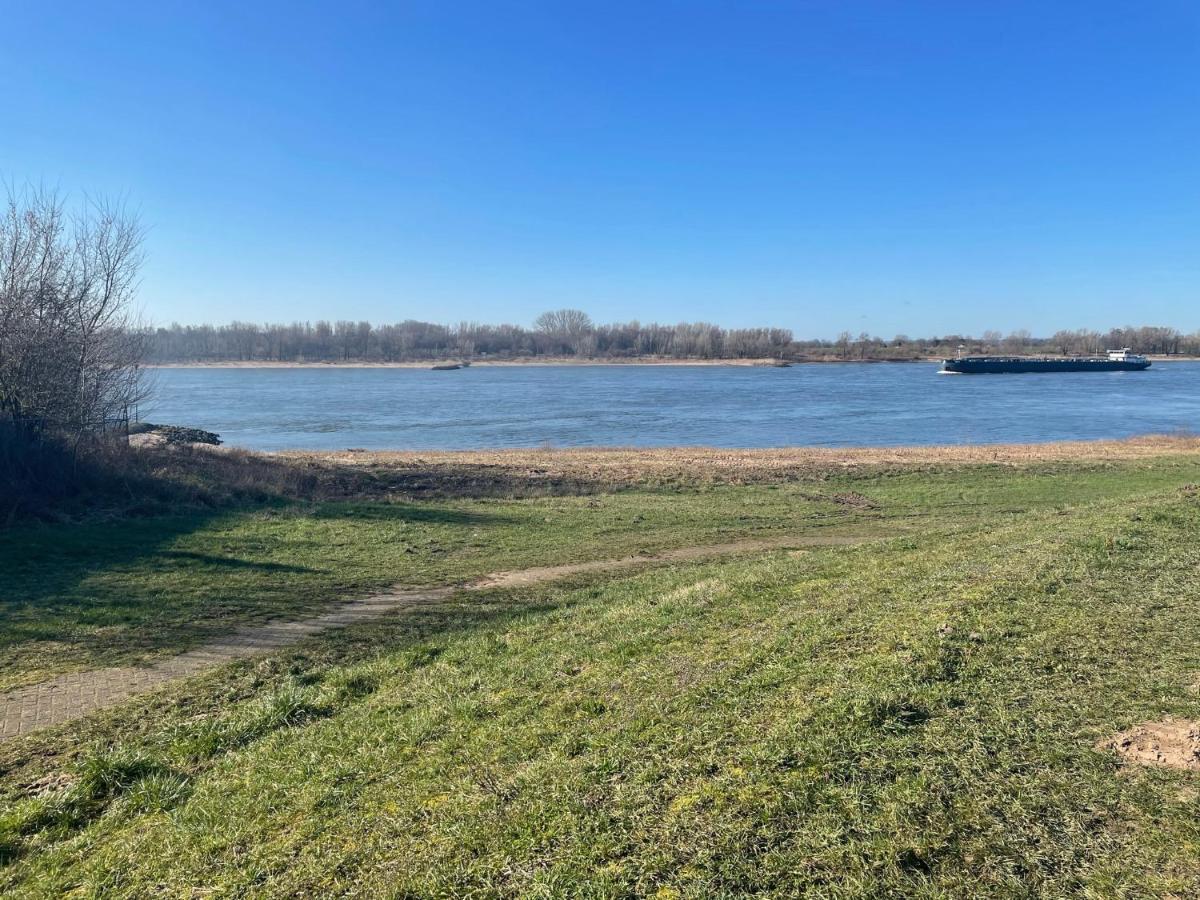 Pompgebouw Aan De Rijn Tolkamer